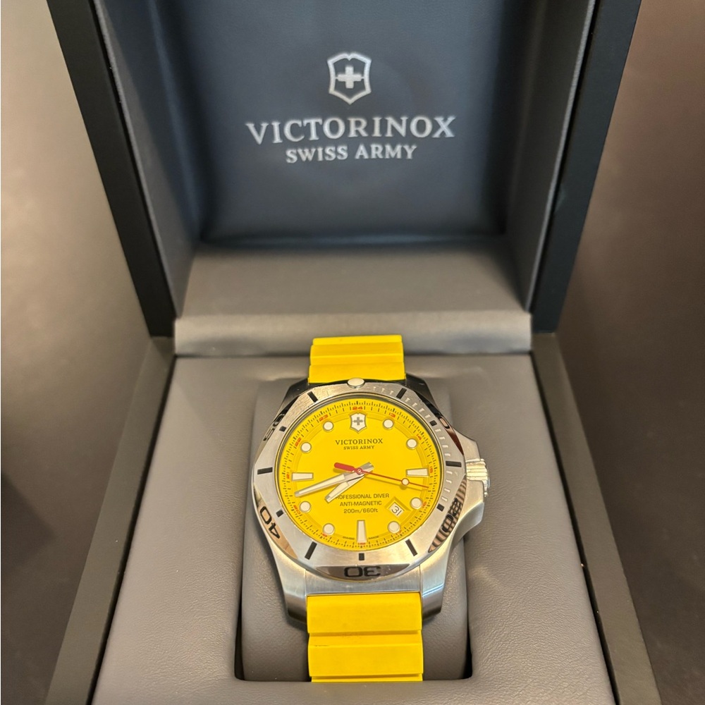 VICTORINOX Swiss Army I.N.O.X Professional Diver Yellow w Rubber Cover